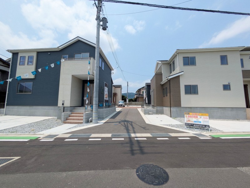 那珂川市今光、新築一戸建ての前面道路を含む現地写真画像です