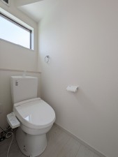 那珂川市今光、新築一戸建てのトイレ画像です