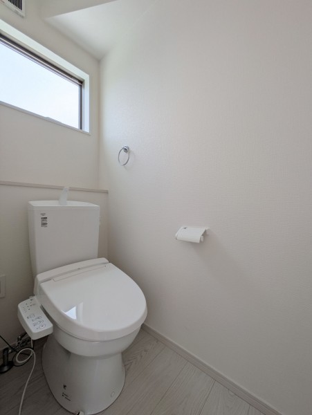 那珂川市今光、新築一戸建てのトイレ画像です