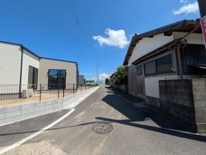 福岡市西区太郎丸、土地の前面道路を含む現地写真画像です