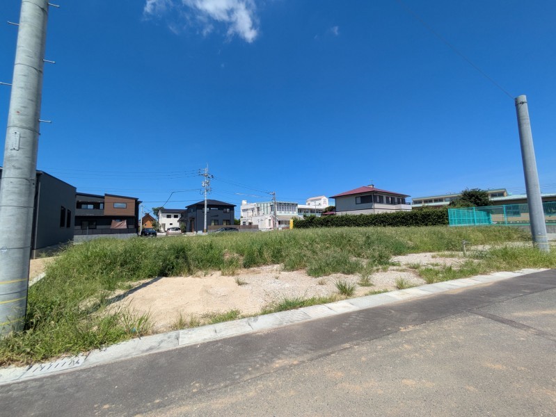 福岡市西区太郎丸、土地の前面道路を含む現地写真画像です