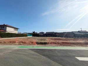 福岡市西区太郎丸、土地の前面道路を含む現地写真画像です