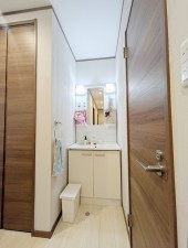 小郡市二森、中古一戸建ての洗面画像です