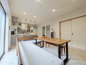 小郡市二森、中古一戸建ての居間画像です