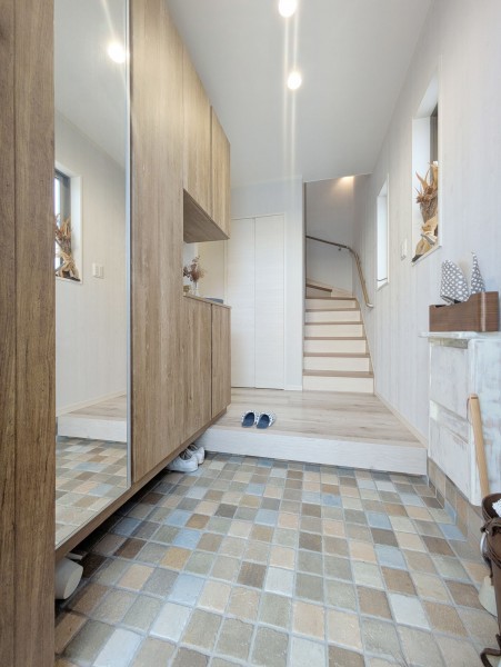 小郡市二森、中古一戸建ての玄関画像です