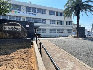 福津市西福間、新築一戸建ての中学校画像です