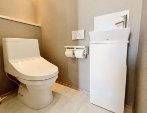 三養基郡上峰町前牟田、中古一戸建てのトイレ画像です
