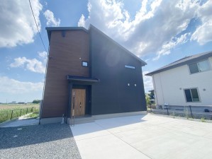 三養基郡上峰町前牟田、中古一戸建ての外観画像です