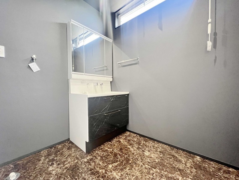 三養基郡上峰町前牟田、中古一戸建ての洗面画像です