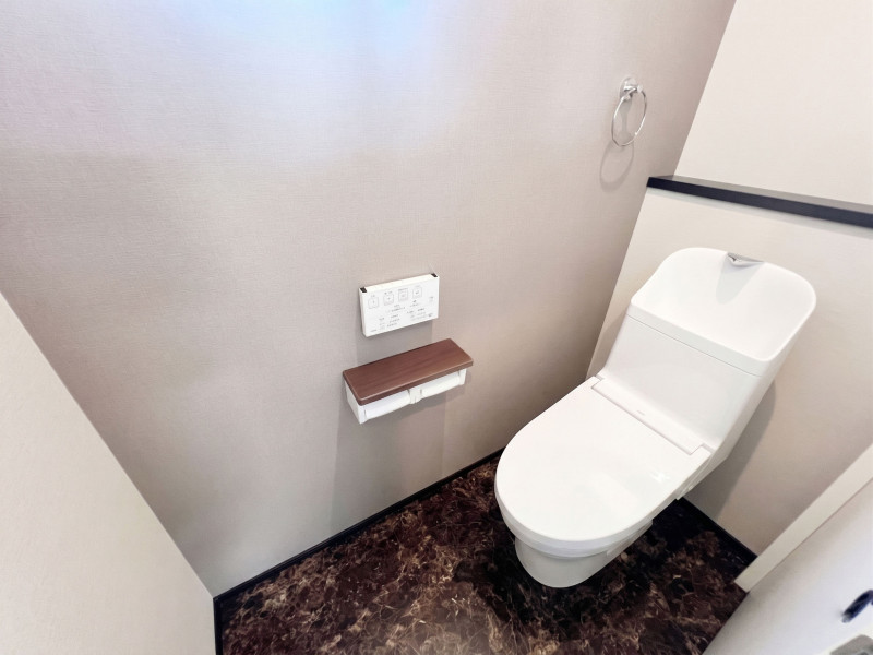 三養基郡上峰町前牟田、中古一戸建てのトイレ画像です