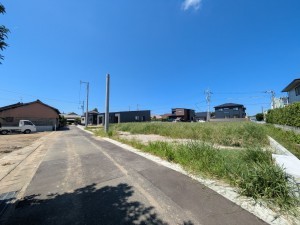 福岡市西区太郎丸、新築一戸建ての前面道路を含む現地写真画像です