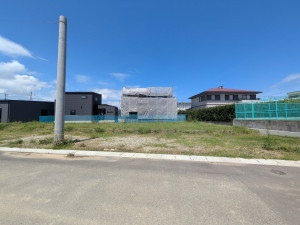 福岡市西区太郎丸、新築一戸建ての前面道路を含む現地写真画像です