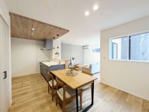 福岡市西区太郎丸、新築一戸建ての居間画像です