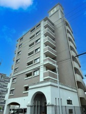 大牟田市本町、マンションの外観画像です