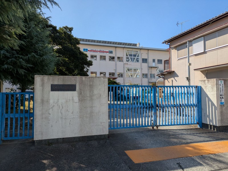 大牟田市本町、マンションの小学校画像です