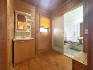 福岡市博多区西春町、中古一戸建ての洗面画像です