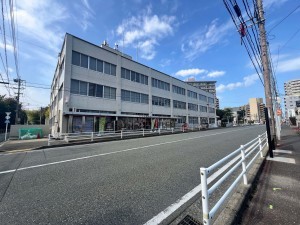 福岡市博多区西春町、中古一戸建ての郵便局画像です