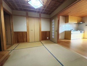 福岡市博多区西春町、中古一戸建ての居間画像です