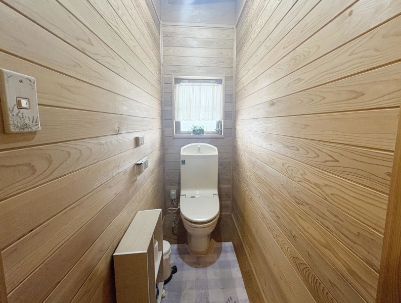 福岡市博多区西春町、中古一戸建てのトイレ画像です