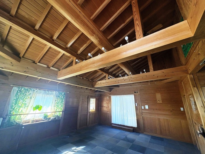 福岡市博多区西春町、中古一戸建ての居間画像です