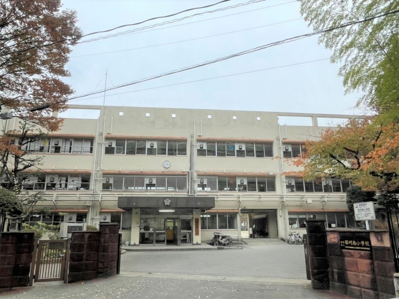 福岡市博多区西春町、中古一戸建ての小学校画像です