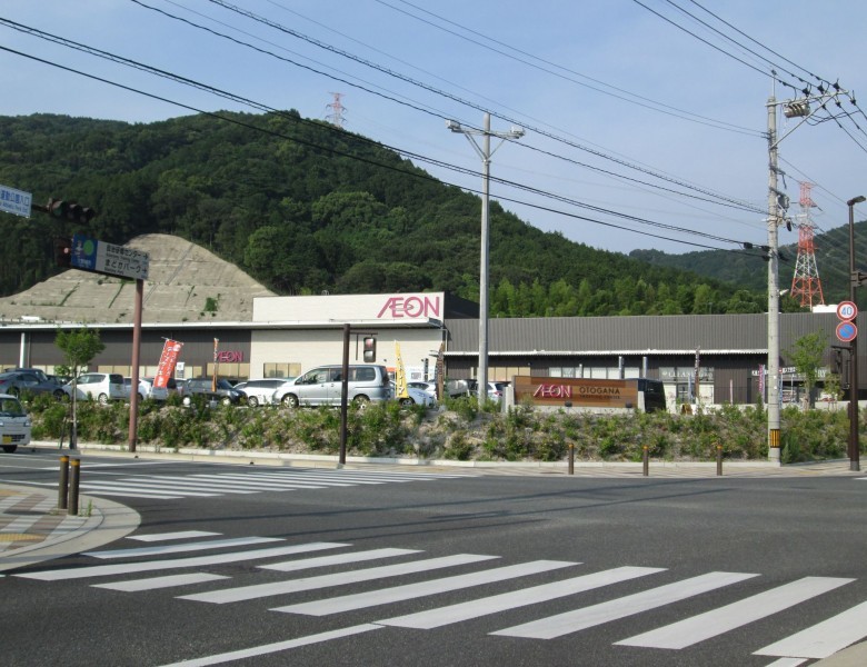 福岡市博多区西春町、中古一戸建てのショッピングセンター画像です