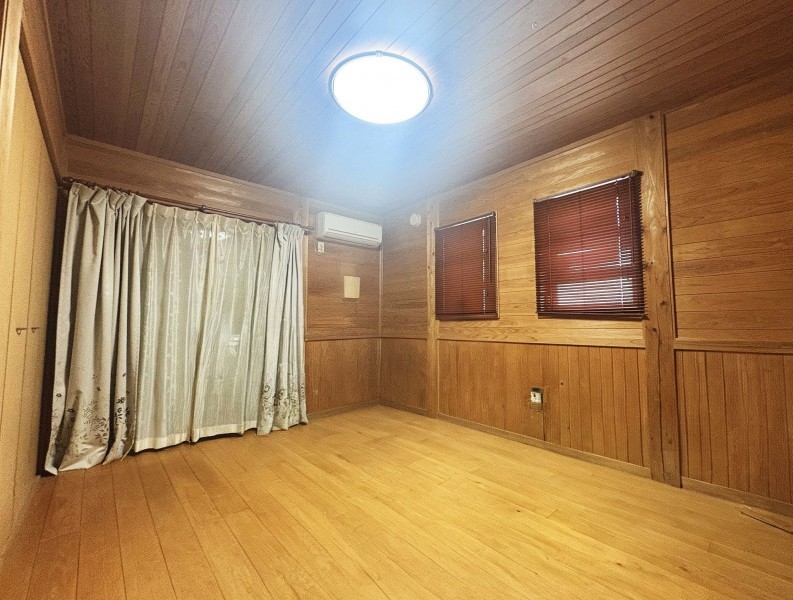 福岡市博多区西春町、中古一戸建ての居間画像です