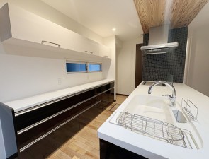 太宰府市高雄、中古一戸建てのキッチン画像です