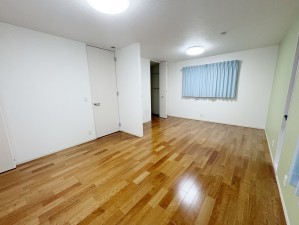 太宰府市高雄、中古一戸建ての子ども部屋画像です