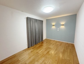 太宰府市高雄、中古一戸建ての寝室画像です