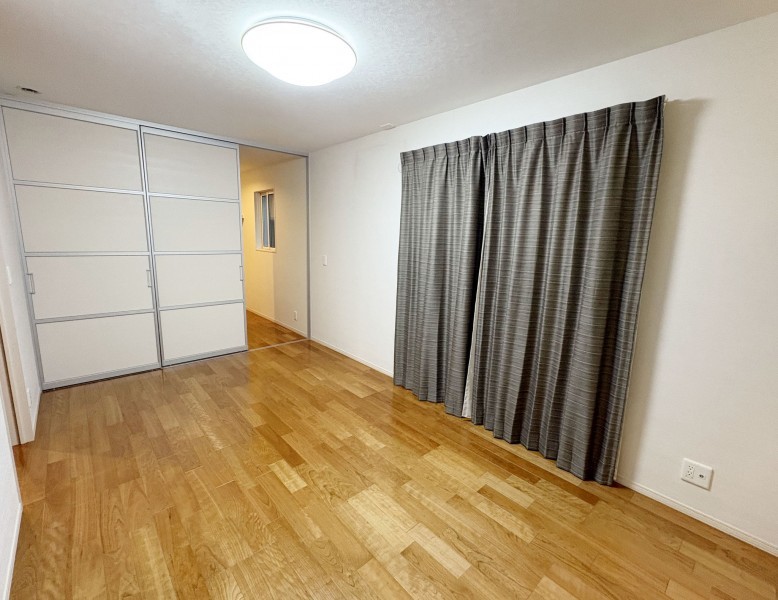 太宰府市高雄、中古一戸建ての寝室画像です