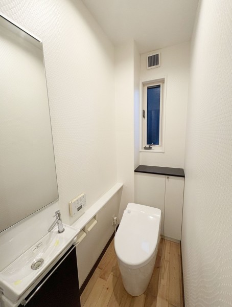 太宰府市高雄、中古一戸建てのトイレ画像です