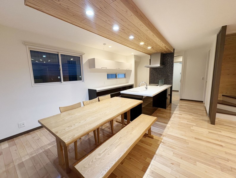 太宰府市高雄、中古一戸建ての居間画像です