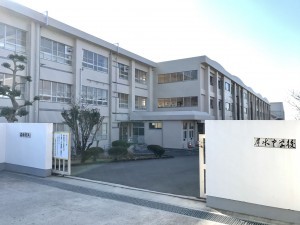 久留米市善導寺町与田、中古一戸建ての中学校画像です