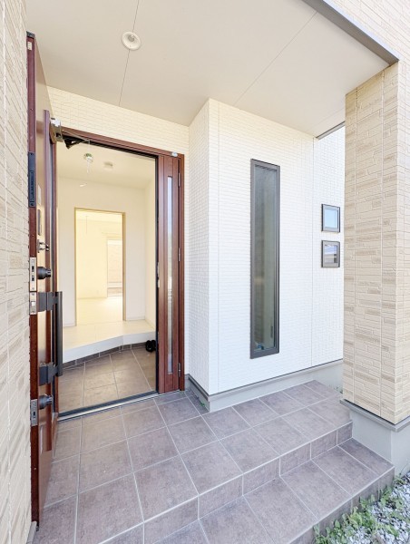 久留米市善導寺町与田、中古一戸建ての玄関画像です