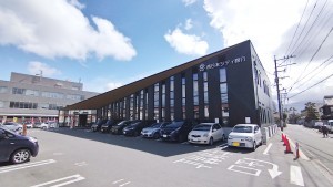 糸島市前原南、新築一戸建ての銀行画像です