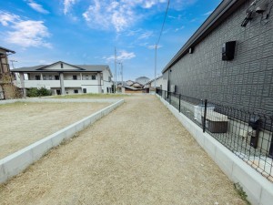 糸島市前原南、新築一戸建ての前面道路を含む現地写真画像です