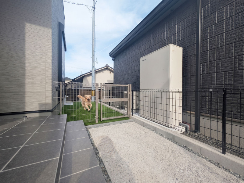 糸島市前原南、新築一戸建ての玄関画像です