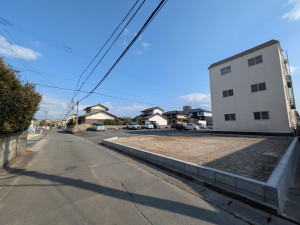 久留米市津福今町、新築一戸建ての前面道路を含む現地写真画像です