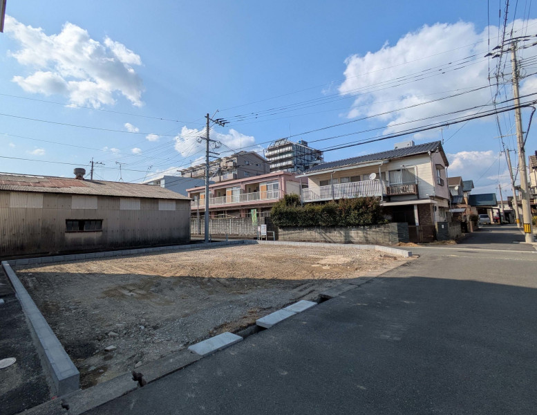 久留米市津福今町、新築一戸建ての前面道路を含む現地写真画像です