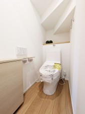 朝倉郡筑前町東小田、新築一戸建てのトイレ画像です