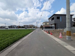 朝倉郡筑前町東小田、新築一戸建ての前面道路を含む現地写真画像です