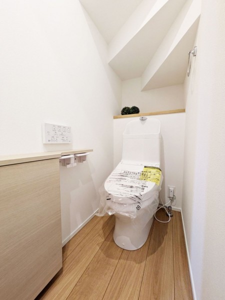 朝倉郡筑前町東小田、新築一戸建てのトイレ画像です