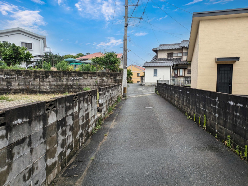 大野城市上大利、土地の前面道路を含む現地写真画像です