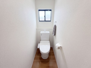 飯塚市菰田西、中古一戸建てのトイレ画像です