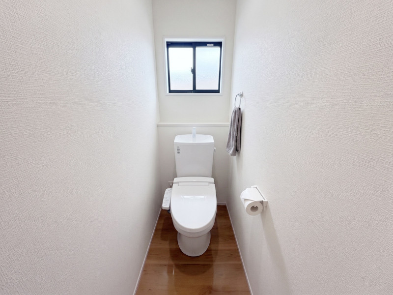 飯塚市菰田西、中古一戸建てのトイレ画像です