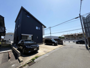 糟屋郡新宮町緑ヶ浜、中古一戸建ての前面道路を含む現地写真画像です