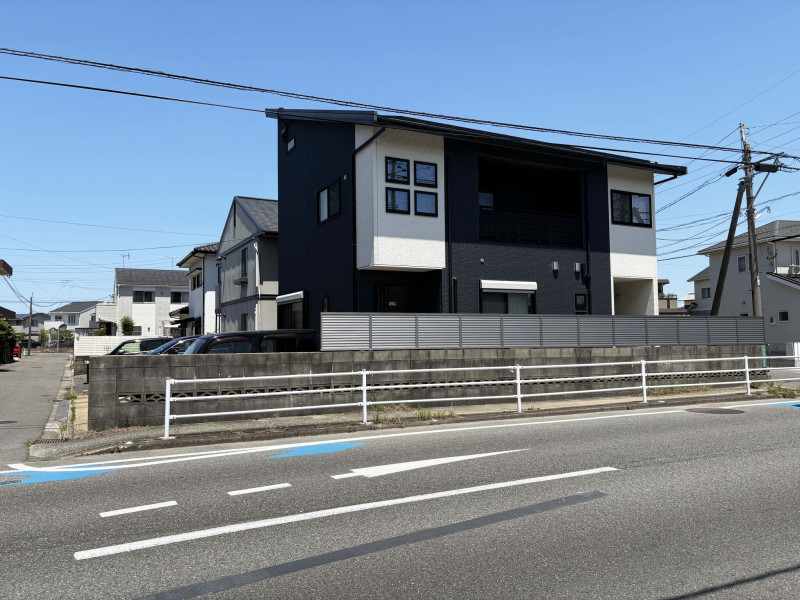 糟屋郡新宮町緑ヶ浜、中古一戸建ての前面道路を含む現地写真画像です