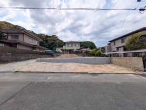 宗像市葉山、新築一戸建ての前面道路を含む現地写真画像です