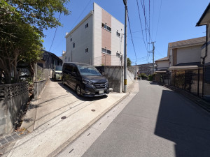 糟屋郡粕屋町原町、中古一戸建ての前面道路を含む現地写真画像です